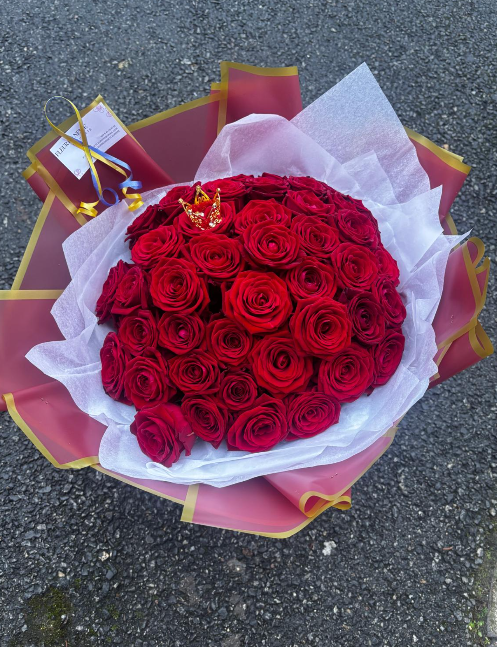 Grande brassée de roses rouges